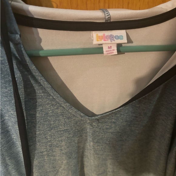 Worn ONE time, perfect condition, LuLaRoe Amber style sweatshirt - Picture 3 of 3